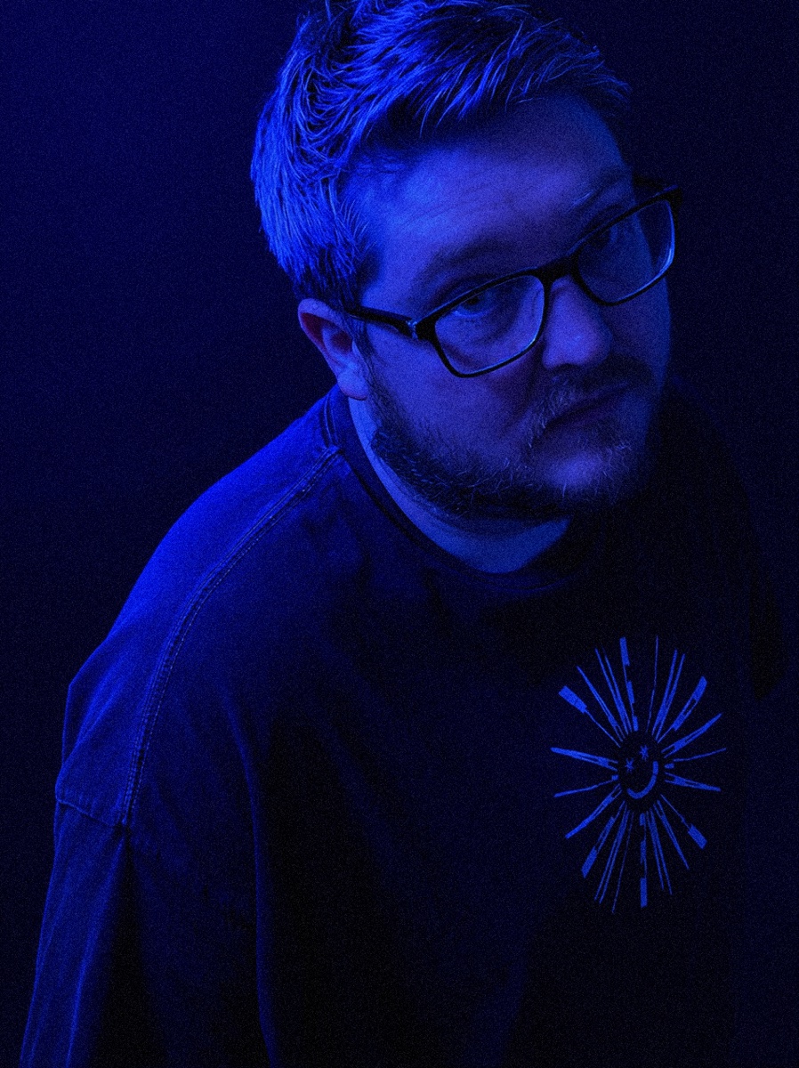 Seth in cobalt light, the artist behind dreams are lonely